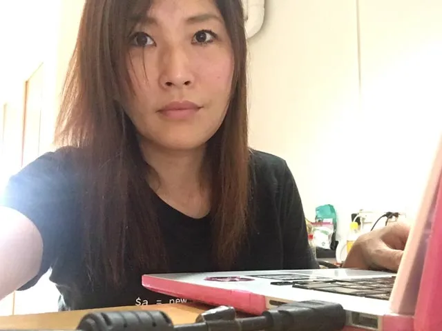 家で仕事するLenz 神守